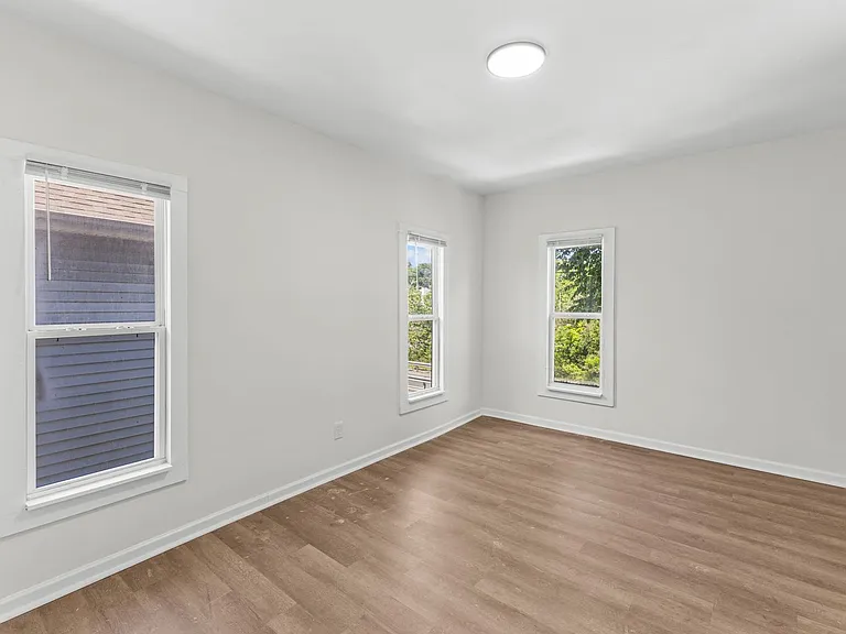 1339-1341 Mooberry St — Photo 14