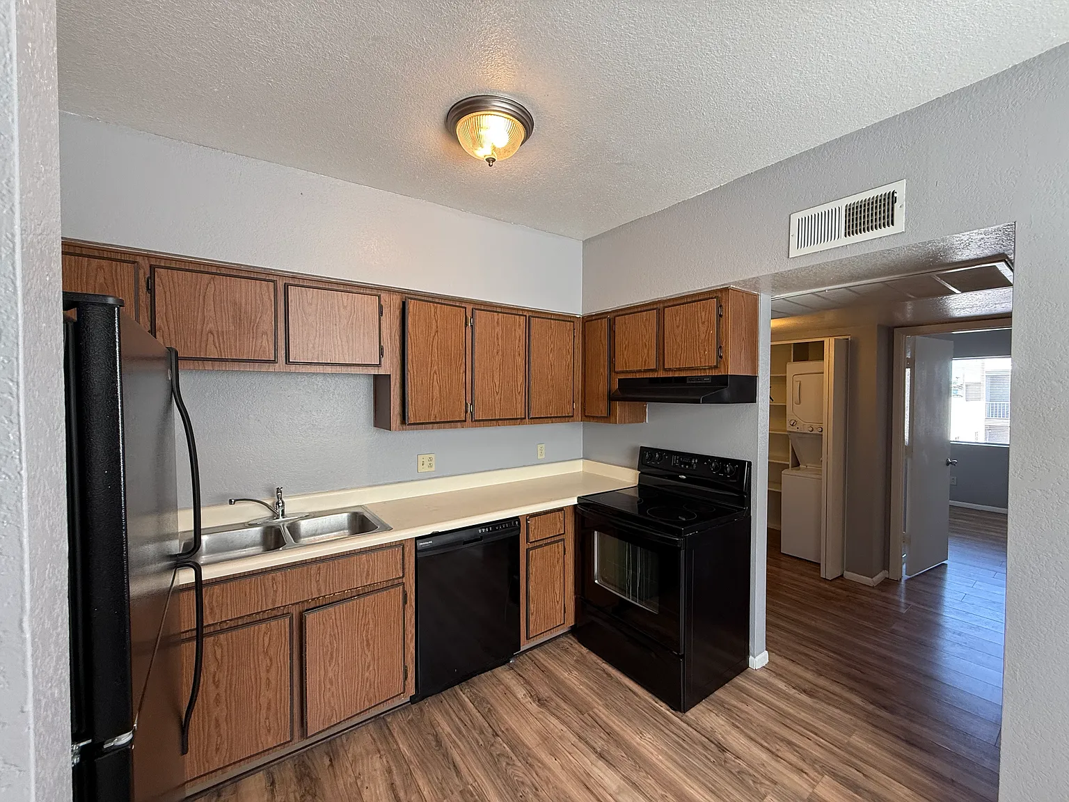 2 bed, $1,140 — Photo 4