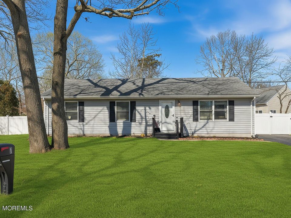 1st image of 7 Letts Landing Road