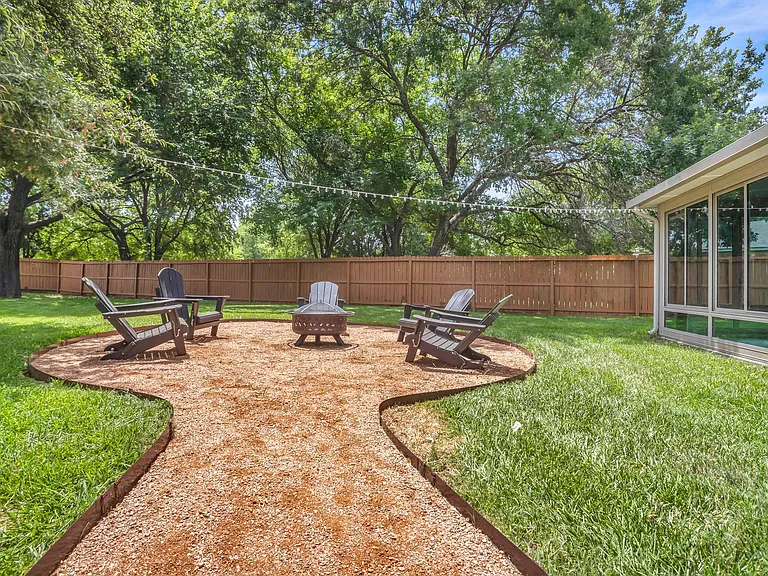 2709 Greenbriar Ct — Photo 26