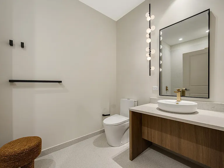 1257 N Ashland Ave #204 — Photo 16