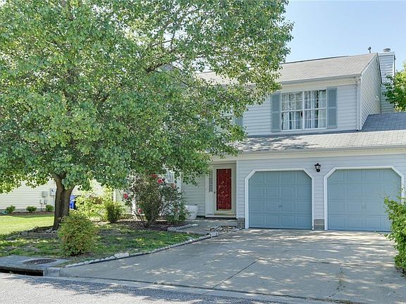 3rd image of 1461 Berkshire Dr