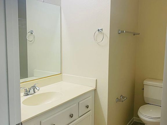 4th image of 901 Shady Creek Dr