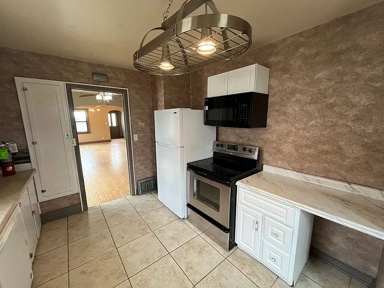 803 Grand Ave — Photo 3
