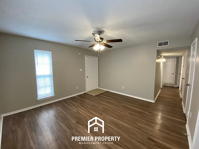 Building Photo - 3940 Twin Lakes Dr