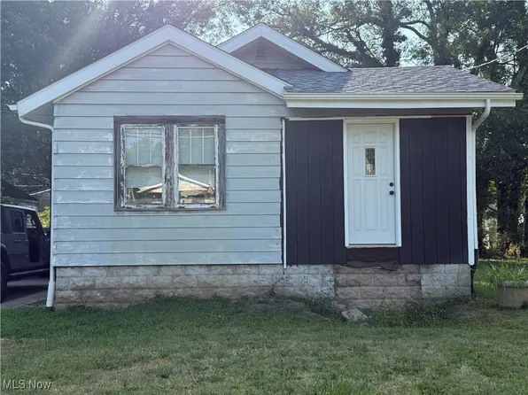878 Brittain Rd, Akron, OH 44305