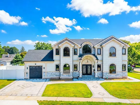 16 Violet Avenue, Hicksville, NY 11801