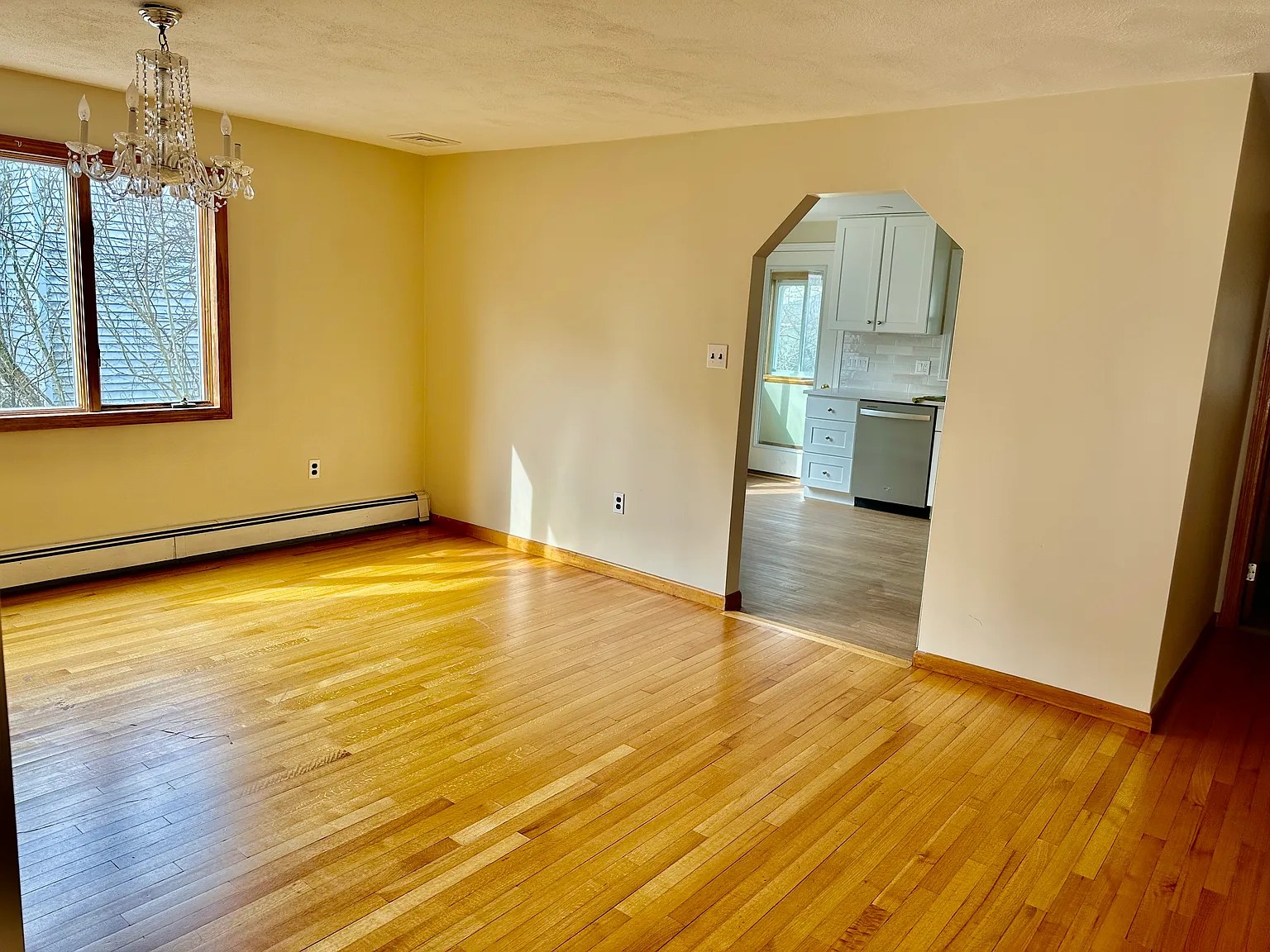 3 bed, 1.5 bath, 1600 sqft, $4,100 — Photo 3