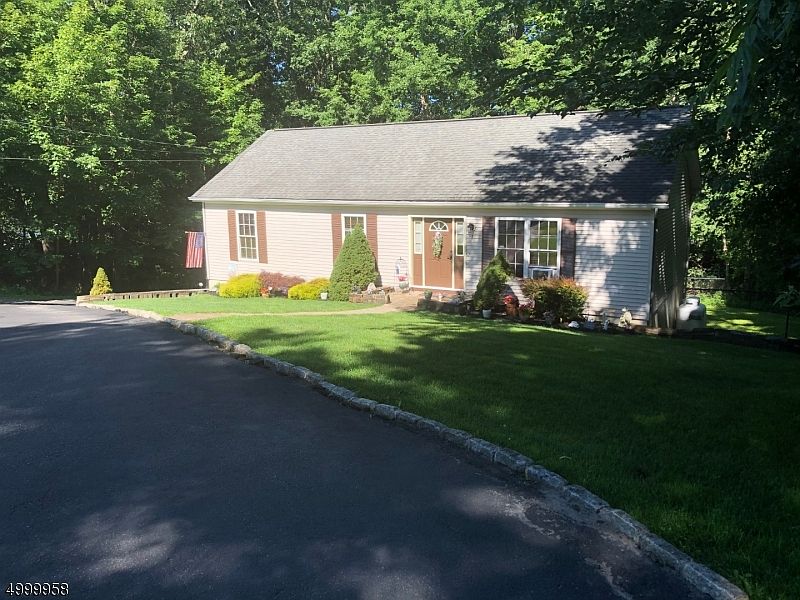 1st image of 7 Birch Dr E