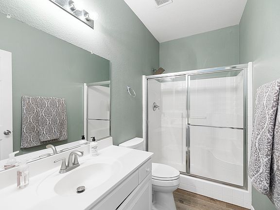 Downstairs Full bathroom