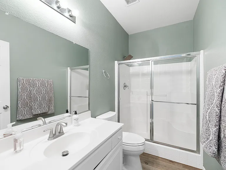 Downstairs Full bathroom