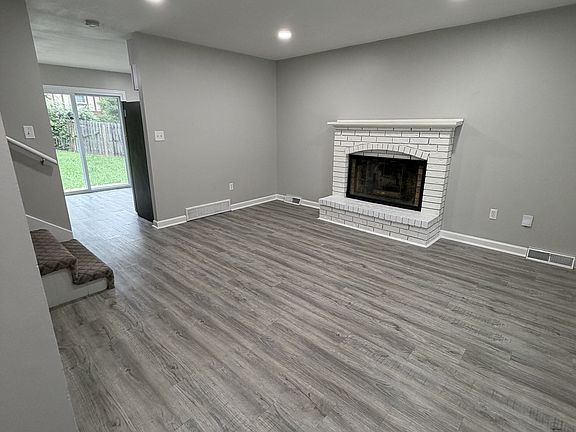 4th image of 800 S Willow Dr
