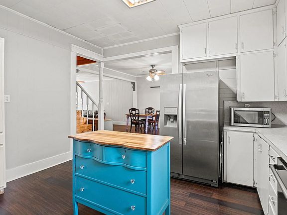 2nd image of 215 E 11th St #B