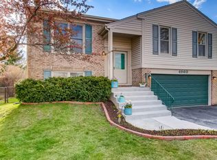 4960 Somerton Dr, Hoffman Estates, IL 60010