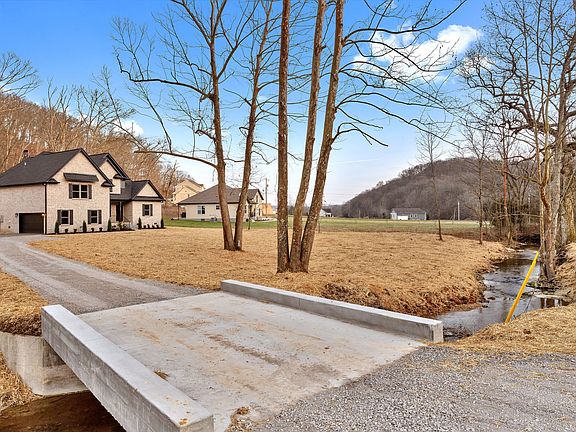 3rd image of 596 Lindsey Holw Lot 11