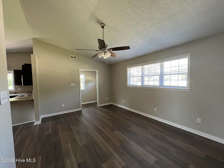 502 New River Dr — Photo 3