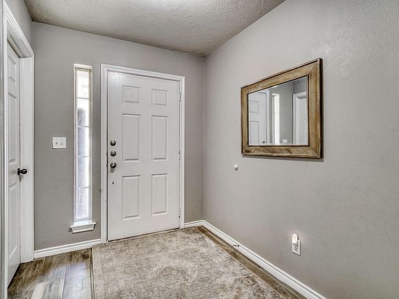 5th image of 1008 Gardenia St
