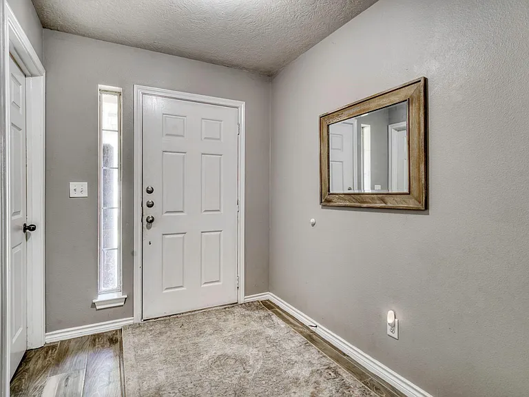 1008 Gardenia St — Photo 5