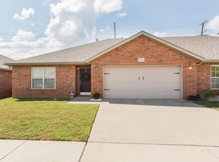 4233 S Shady Lake Ave, Springfield, MO 65810