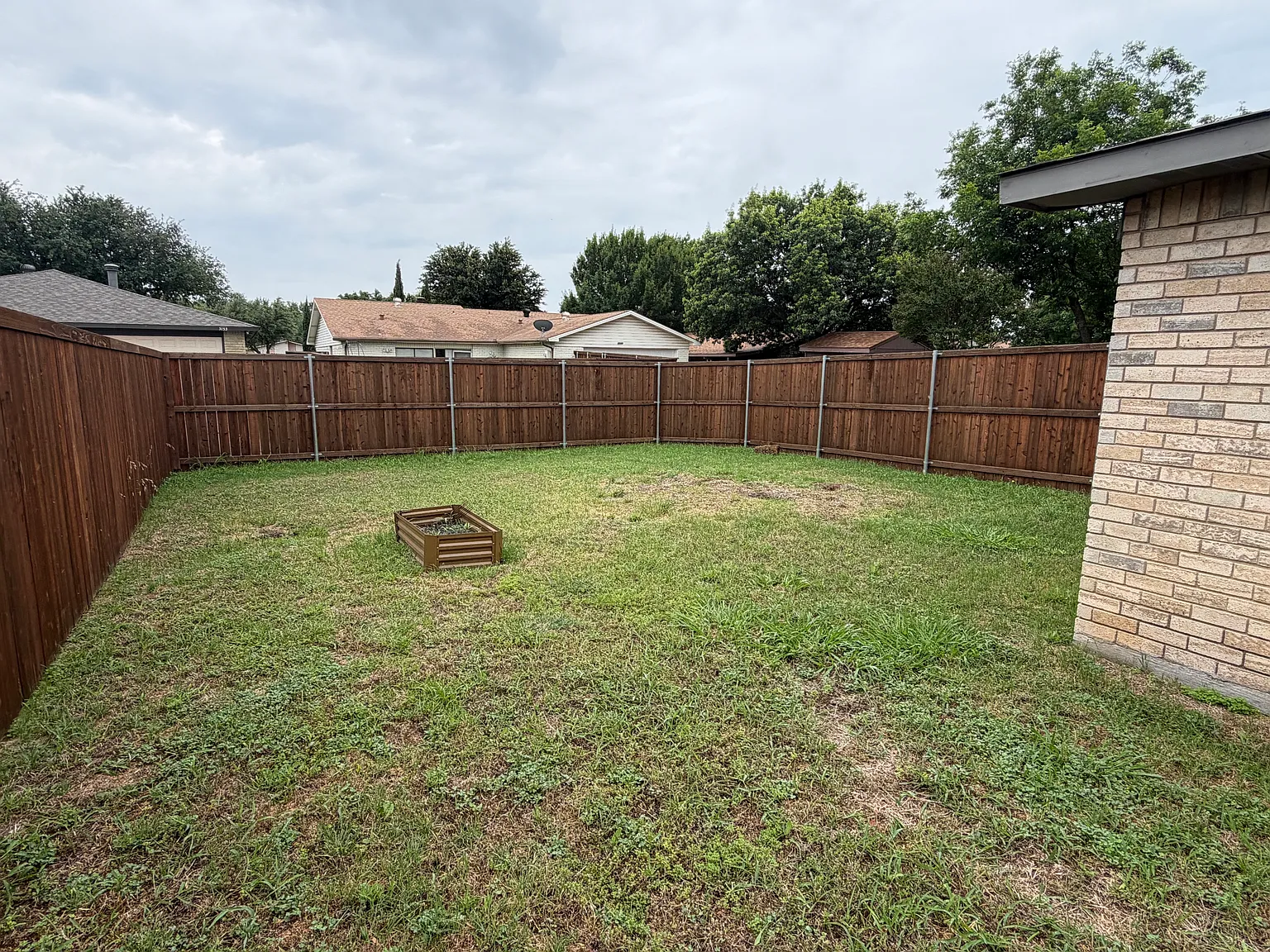 3 bed, 1388 sqft, $2,500 — Photo 2