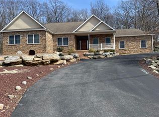 337 Turnberry Ln, Hazleton, PA 18202