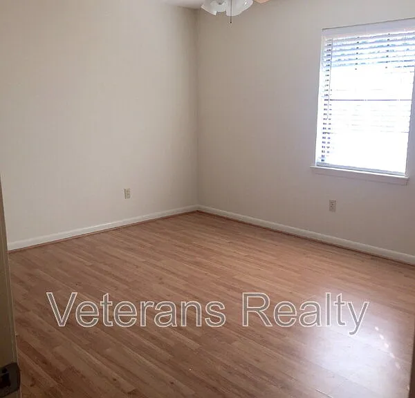 867 Vee St — Photo 8