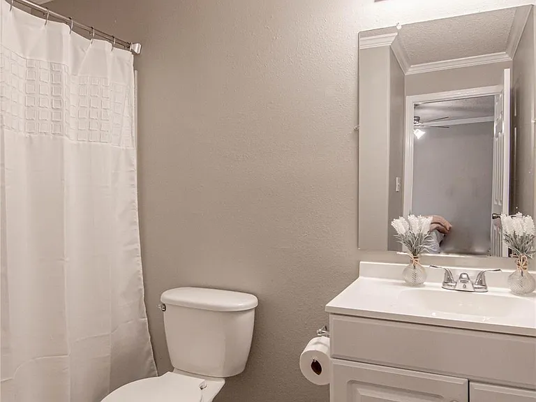 160 Varsity Dr — Photo 23