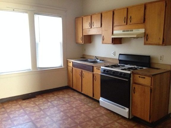 3rd image of 228-30 Thirty Palmer Ave