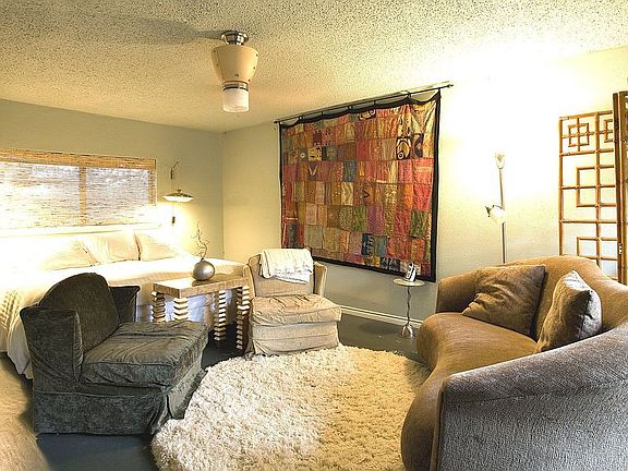 5th image of 1001 Cedar Ln