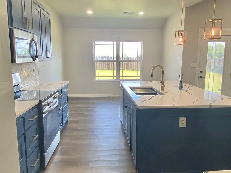 210 Meadowlark Ln — Photo 9