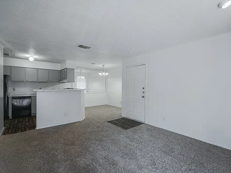 Ironhorse Flats-Kitchen & Living Room