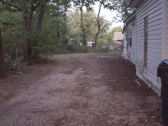 4th image of 833 N Elizabeth St