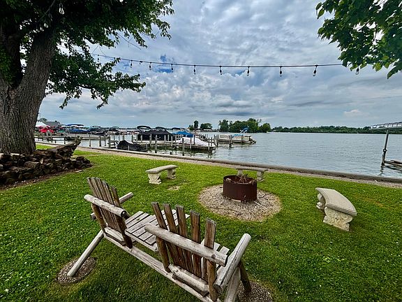 3rd image of 13957 Custers Point Rd NE