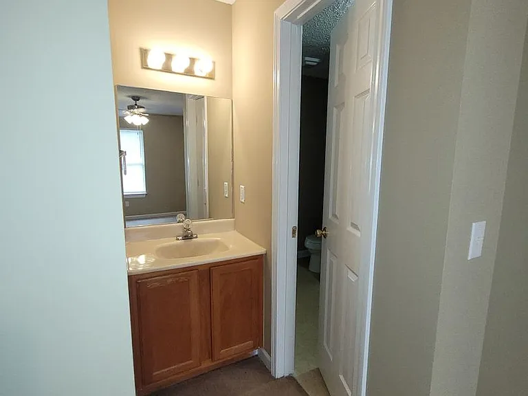 121-123 Mario Cir — Photo 10