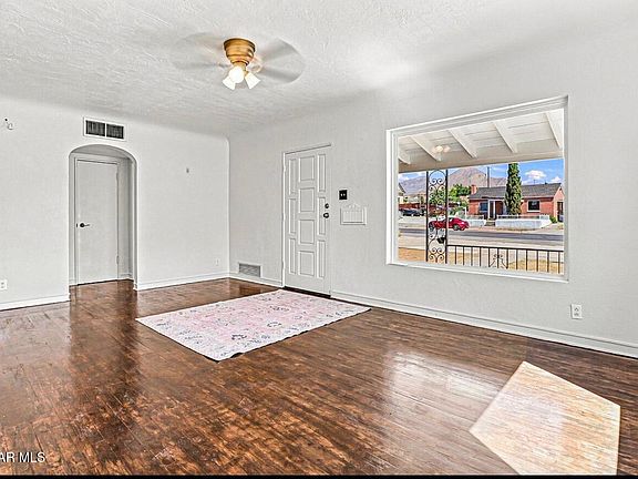 3rd image of 3020 Fort Blvd