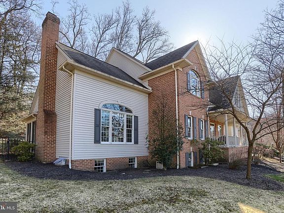 3rd image of 1689 Nottingham Dr
