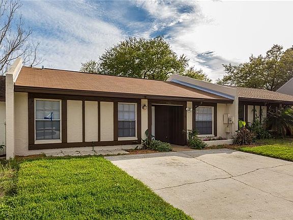 3rd image of 7703 Glades Ct