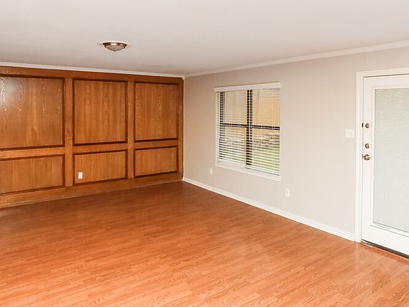 4th image of 919 Highcrest Dr
