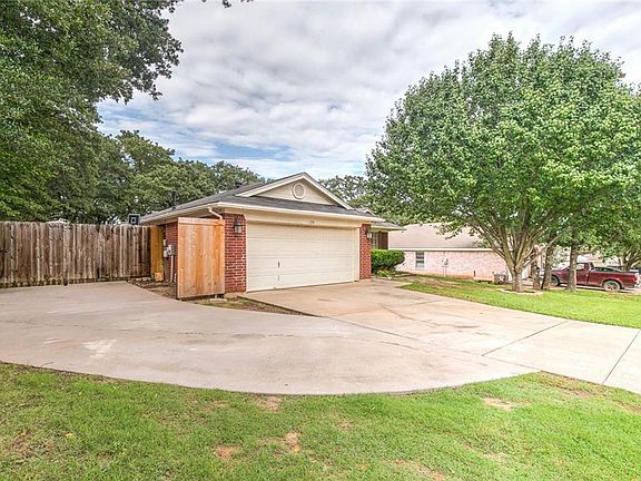 3rd image of 338 Sweetwater Dr