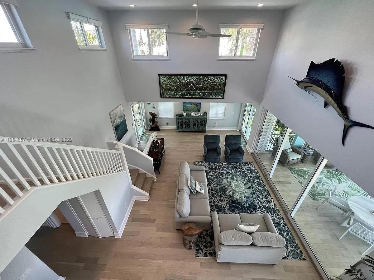 4 bed, 3.5 bath, 3458 sqft, $17,500 — Photo 2