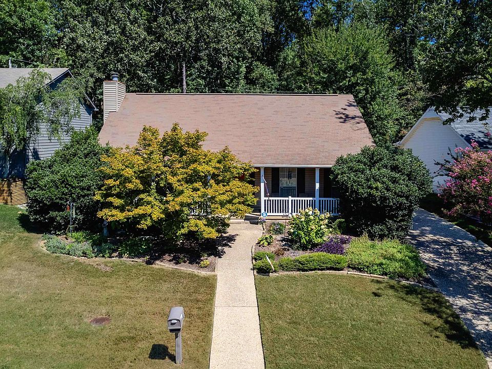 1st image of 16 Burkwood Dr