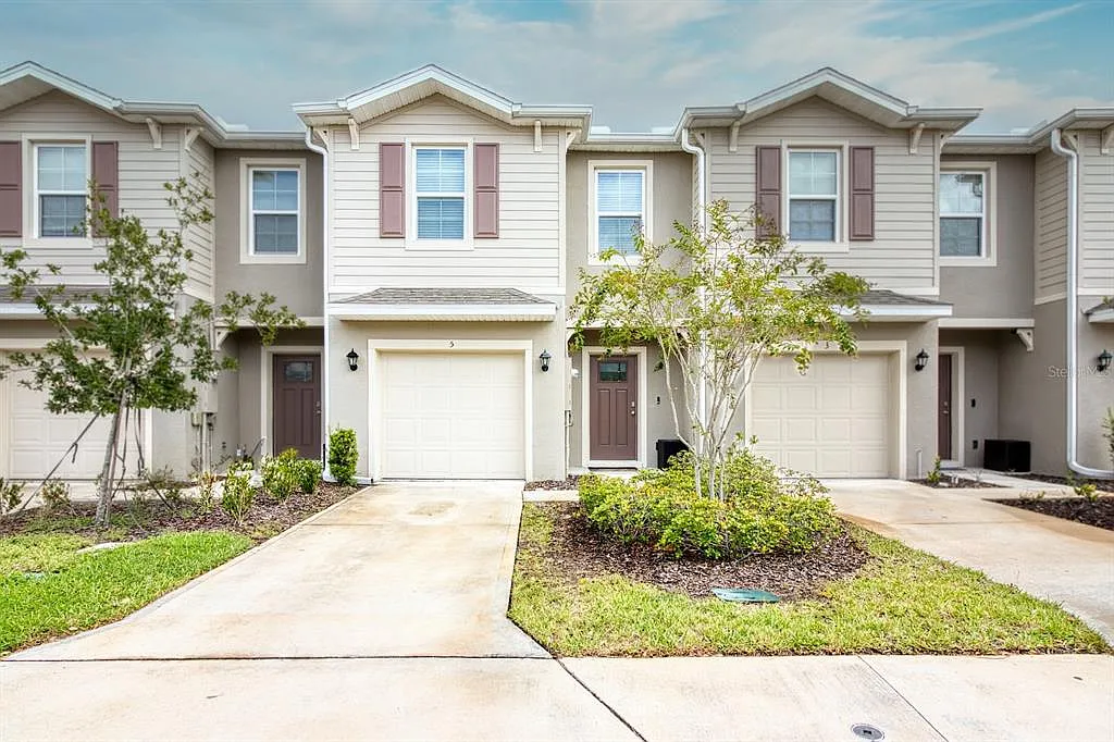 3 bed, 2.5 bath, 1624 sqft, $2,200 — Photo 1