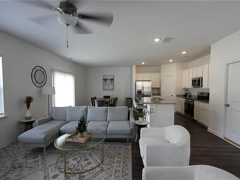 8317 Hunters Grove Rd — Photo 2