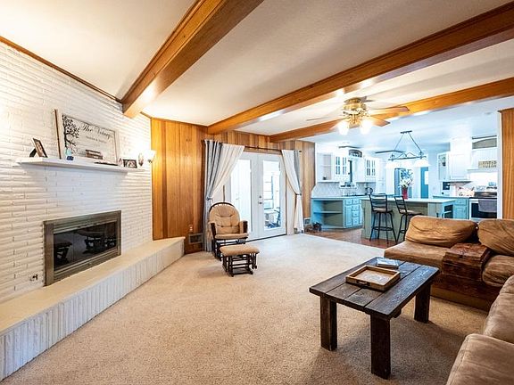 5th image of 1104 S Aspen Ave