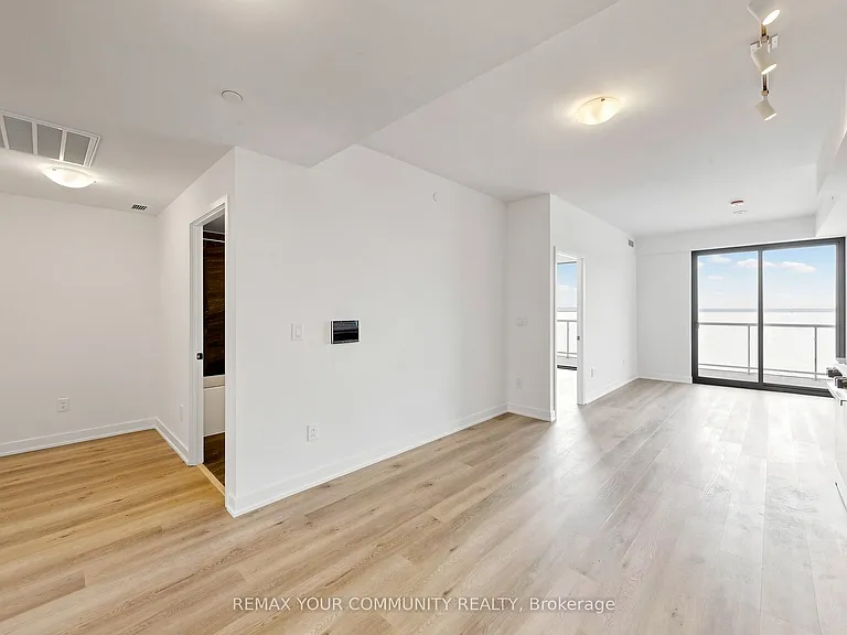 2075 Lakeshore Rd #1607 — Photo 13