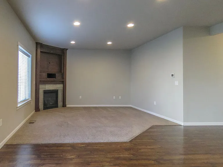 384 SW Mount Rainier St — Photo 8