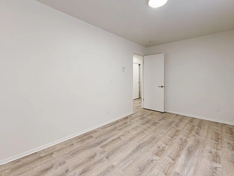 Barrett Apartments — Photo 64