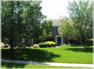 621 Woodbine Dr E, Carmel, IN 46033