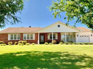 662 College Heights Rd, De Soto, MO 63020
