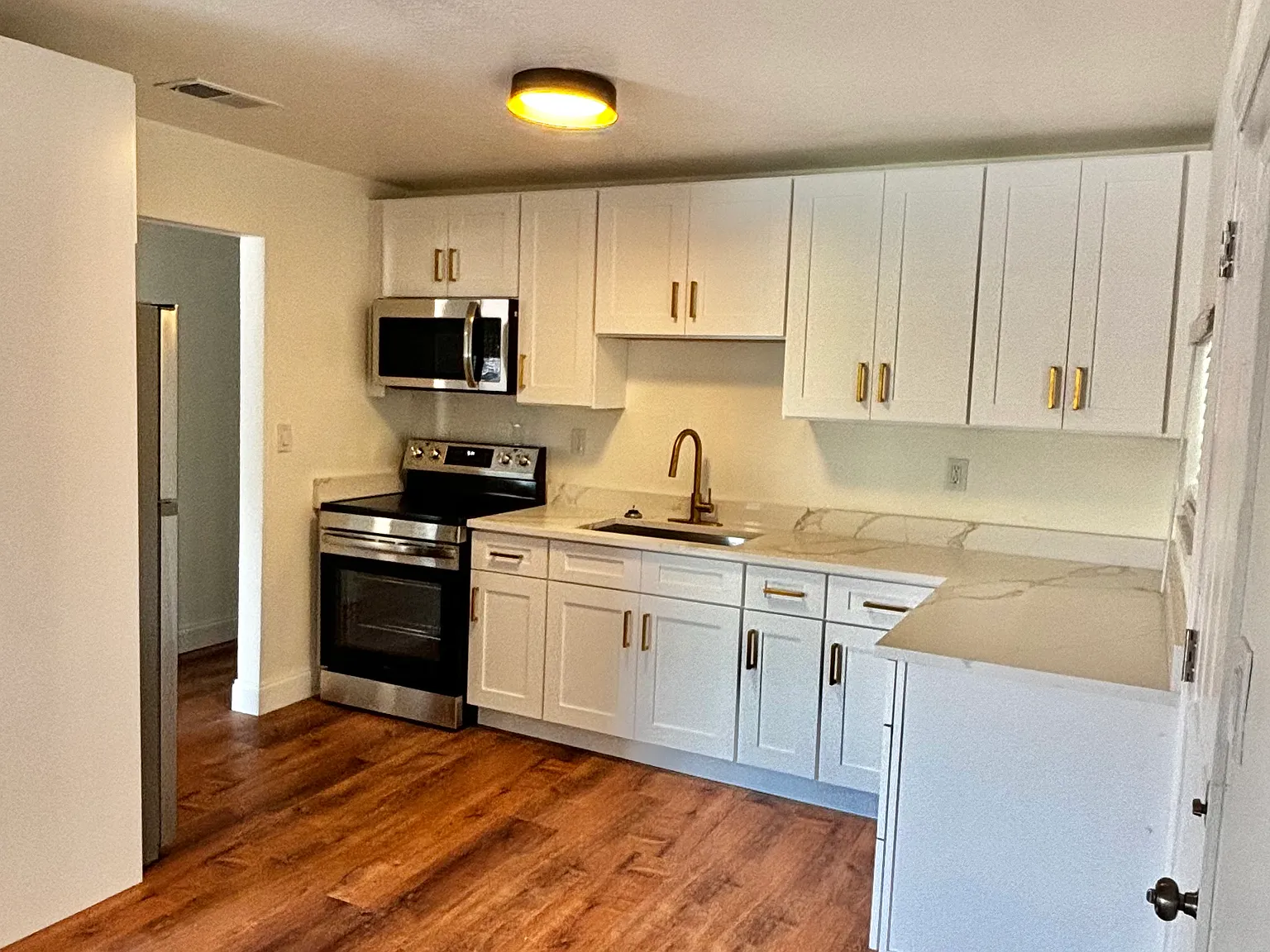 4 bed, 1.5 bath, 1400 sqft, $3,499 — Photo 3